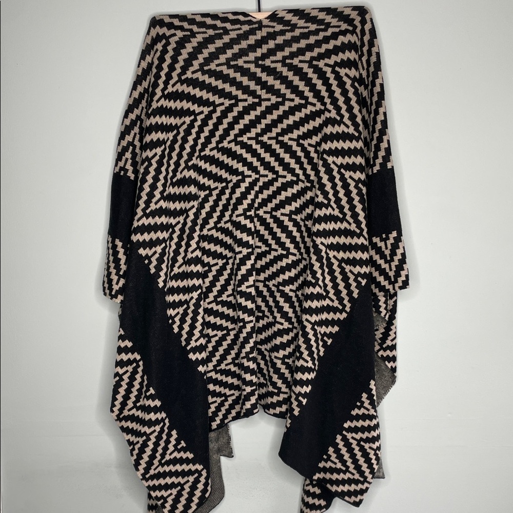 Joseph Black and Tan Geometric Women's Poncho size S/M - Picture 6 of 6